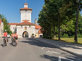 Radeln durch Stadttore