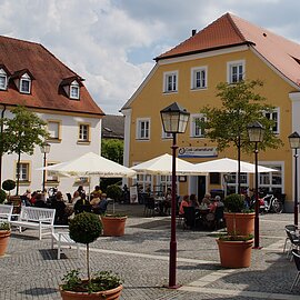 Café Lebenskunst mit Rathausplatz
