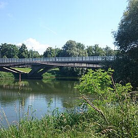 Radfahrer auf der Glacisbrücke Ingolstadt